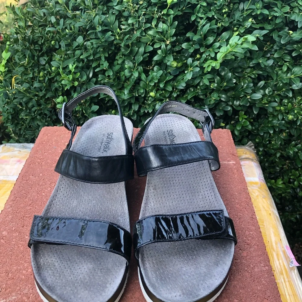 SoftWalk womens black